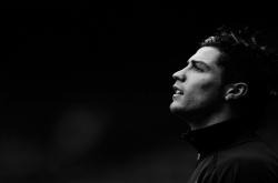 重要助攻首场状态出色，TES观众沸腾！，詹姆斯重返赛场全场沸腾不已